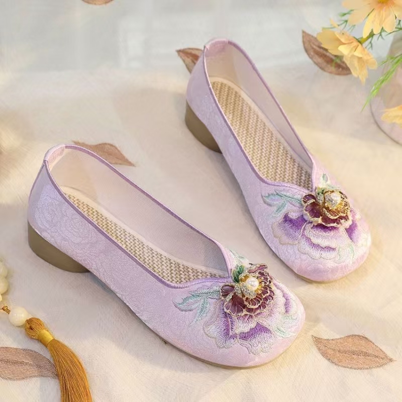 Embroidery Style - Woman Low Heel Embroidered Cloth Shoes