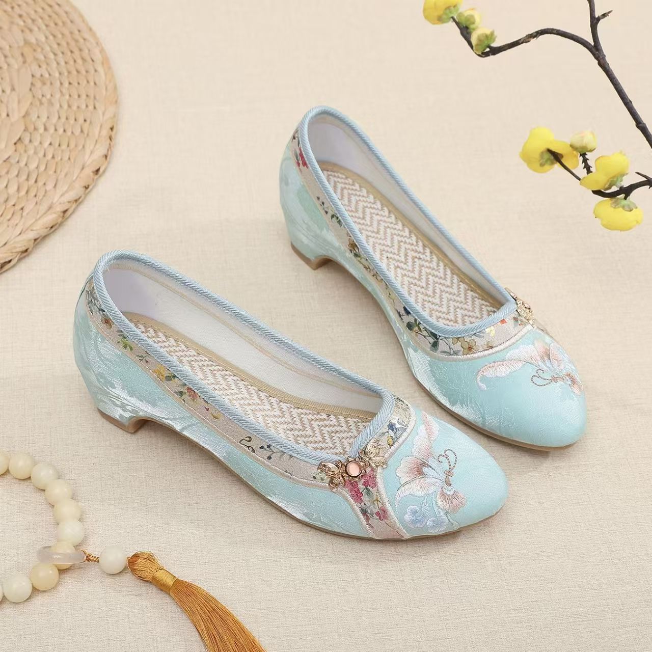 Woman Low Heel Embroidered Che - огляд і ціна Embroidery Style