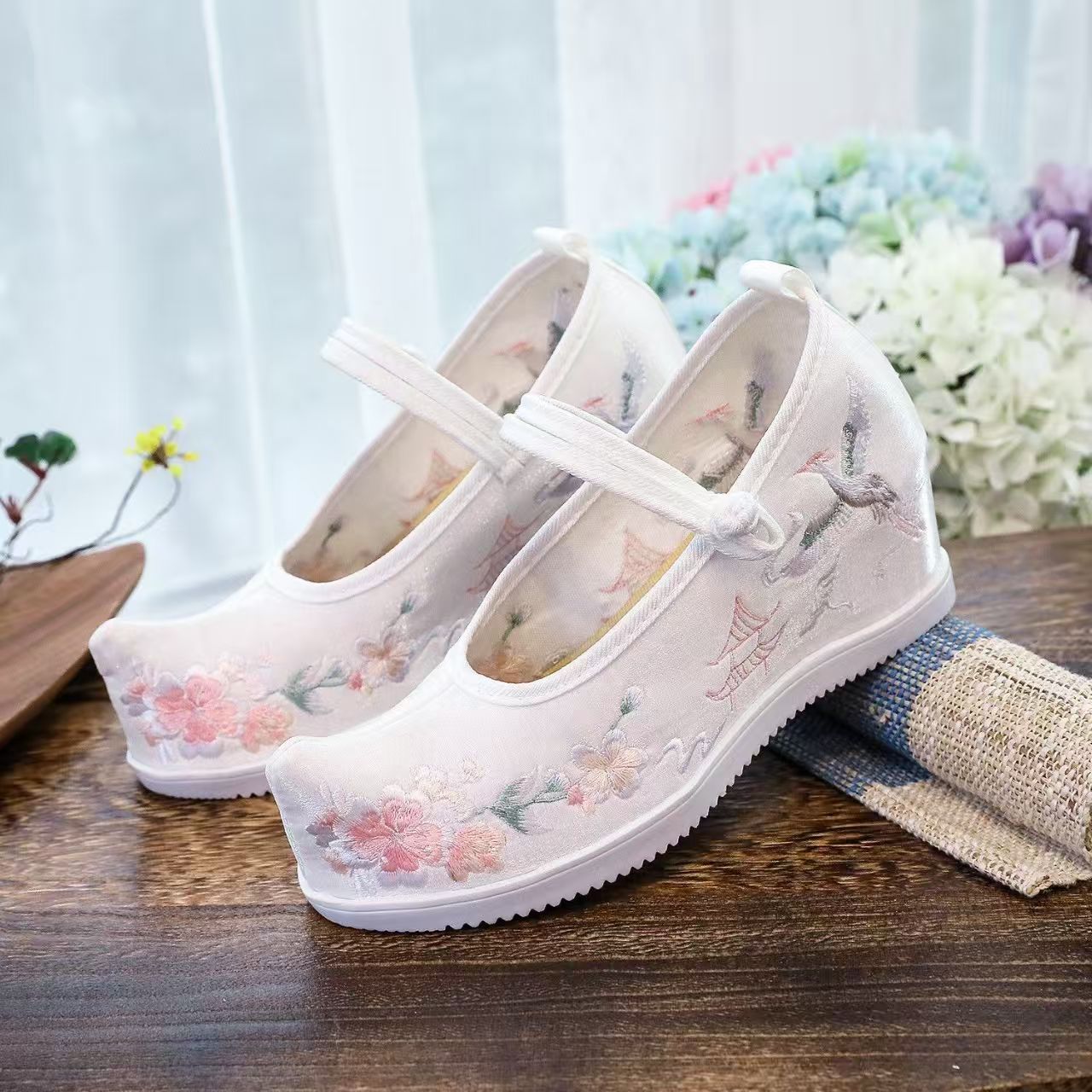 Women Increased Internal Embro - огляд і ціна Embroidery Style