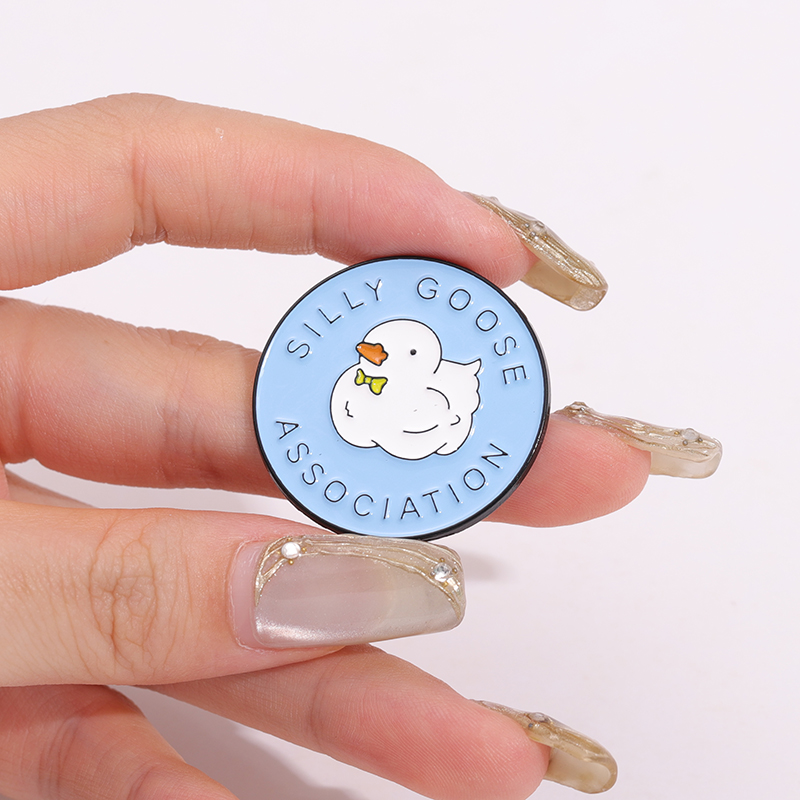 Silly Goose Association Enamel - огляд і ціна Embroidery House